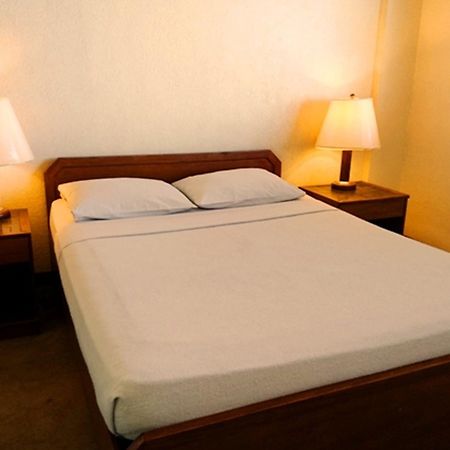 Amorsolo Mansion Hotel Makati City Zewnętrze zdjęcie