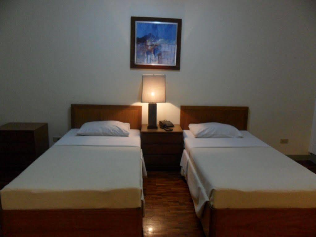 Amorsolo Mansion Hotel Makati City Zewnętrze zdjęcie